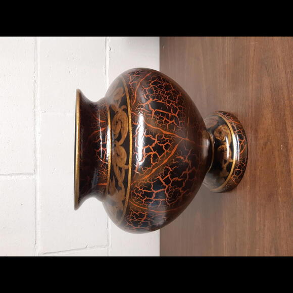 Gorgeous Vintage Oriental Accent Vase with Lacquer Finish - Picture 7 of 7